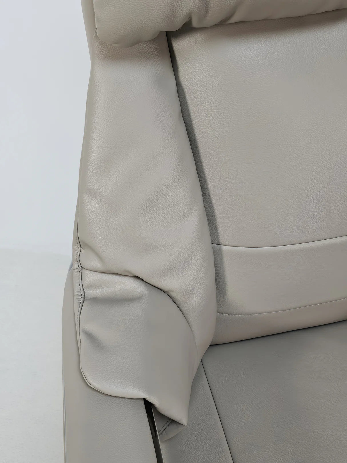 كرسي جلدي مصنوع حسب الطلب