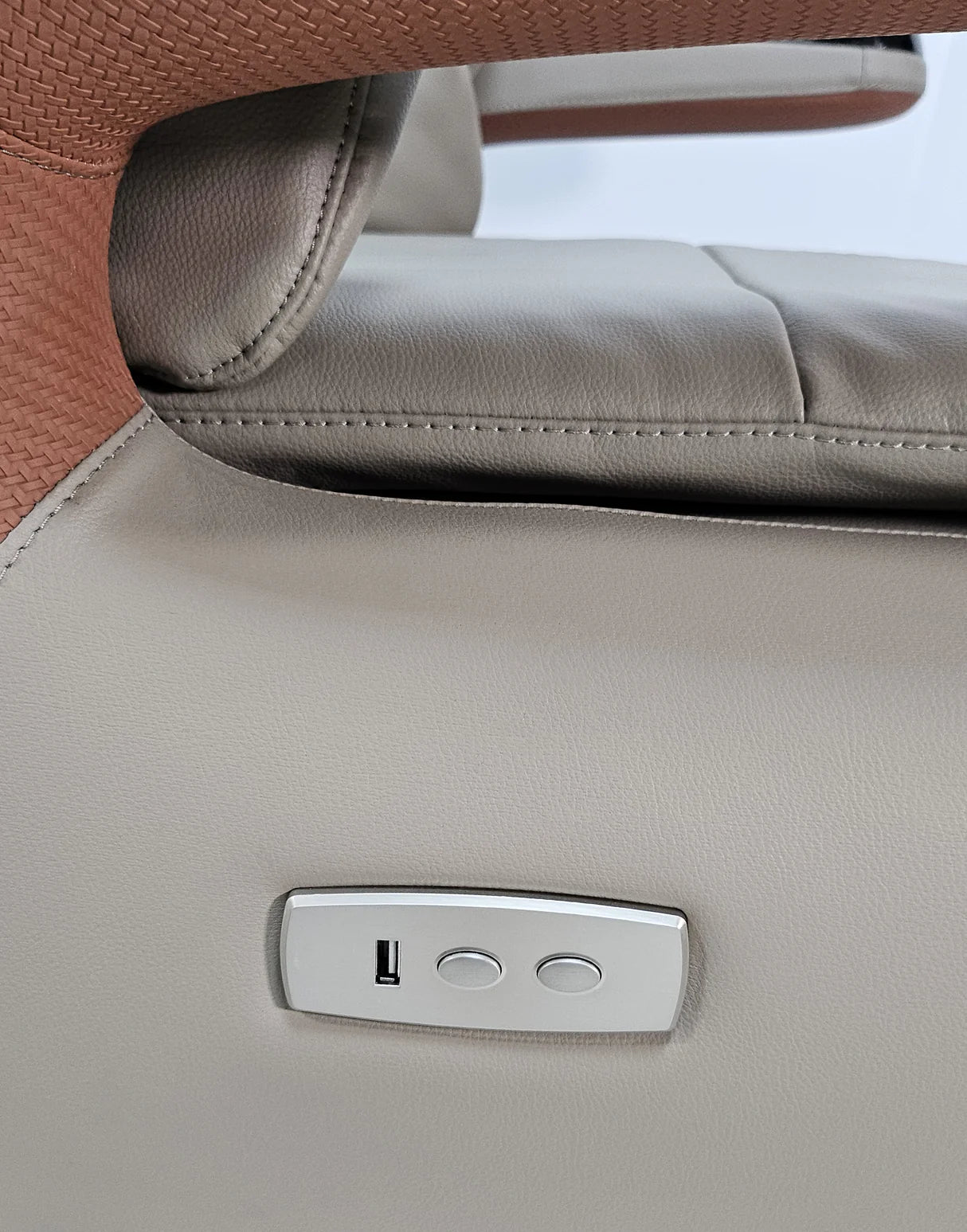 كرسي جلدي مصنوع حسب الطلب