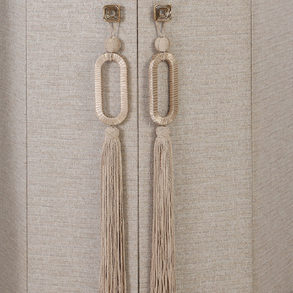 خزانة ملابس رمادية فاتحة